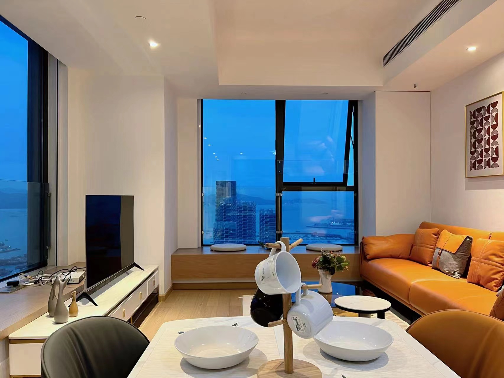 Wonderful  view  2 bedrooms apartment in SheKou  for  rent