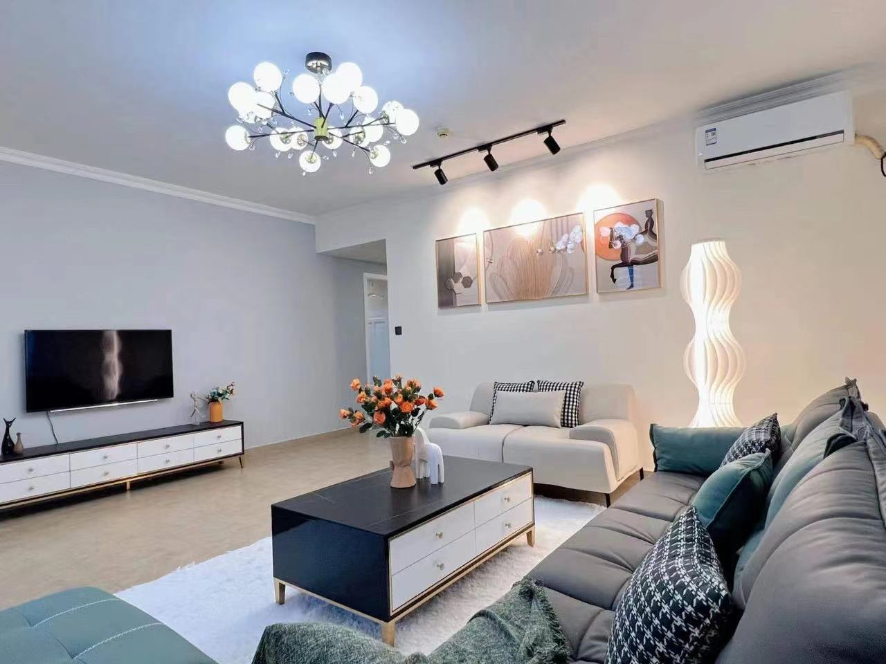 Modern 5 bedrooms apartment in Shekou for rent