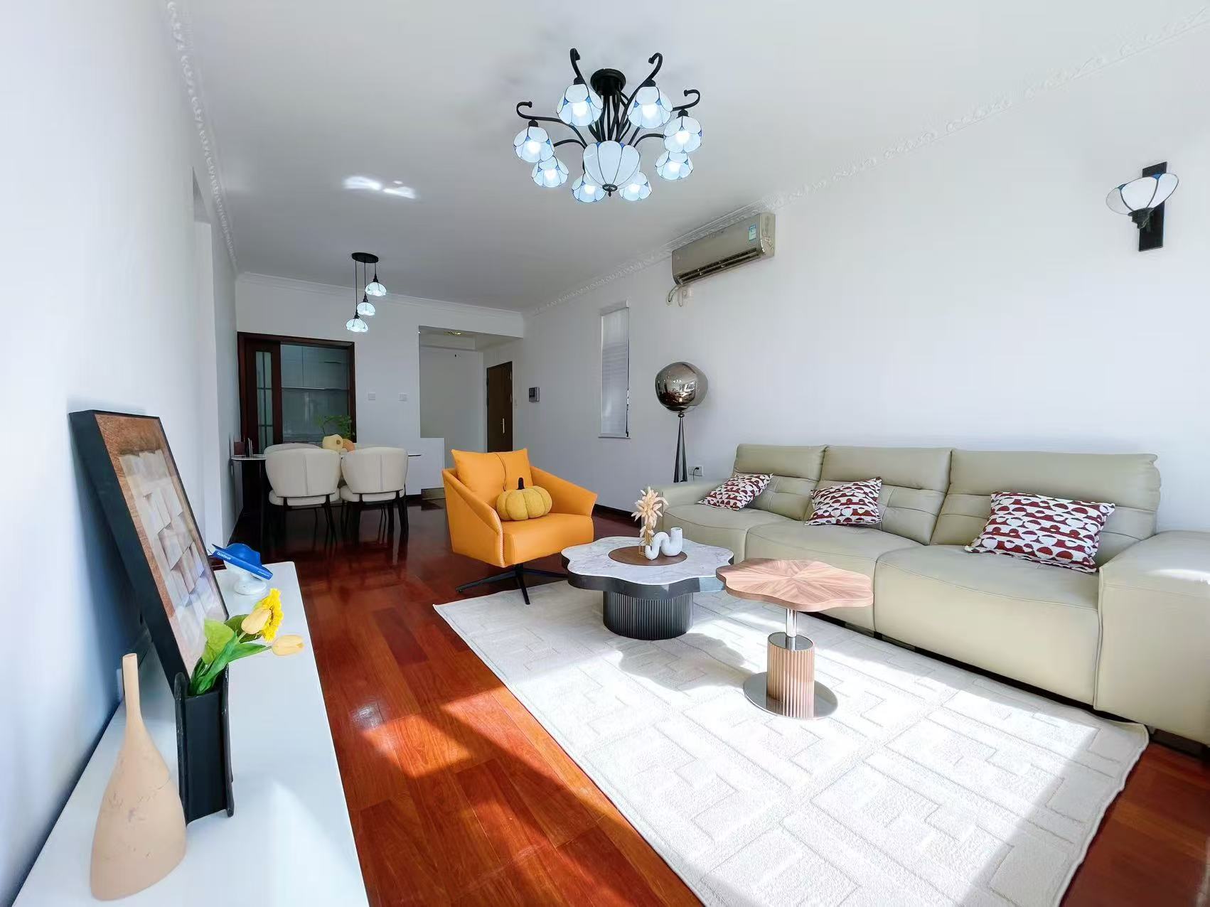 New decoration 3 bedrooms apartment in Fu Tian area for rent