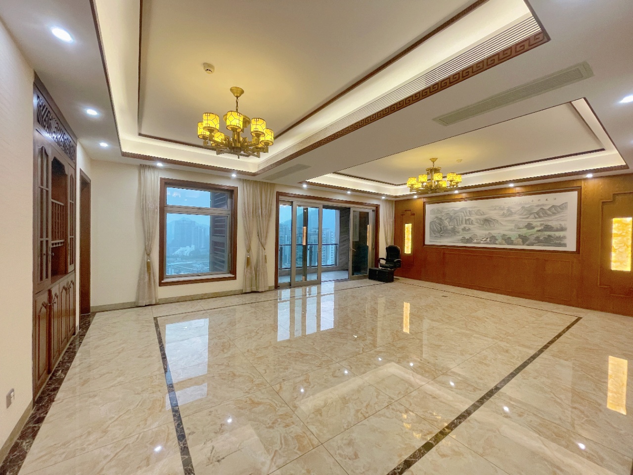 Empty  5 bedrooms  apartment  in Shekou for rent